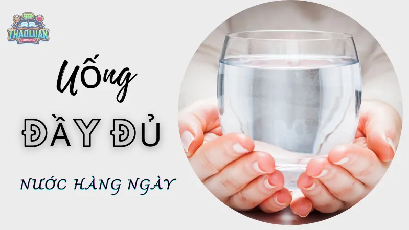 Cách làm môi hồng tự nhiên bằng cách uống đủ nước Cách làm môi hồng tự nhiên bằng cách uống đủ nước