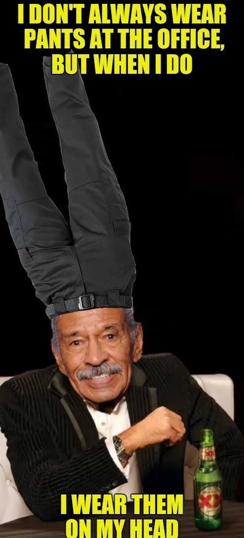 Ảnh đội quần meme luôn thu hút sự chú ý với sự hài hước