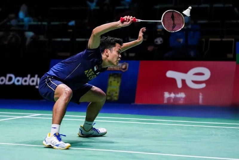 Meme đánh vào đầu luôn gây cười với sự hài hước