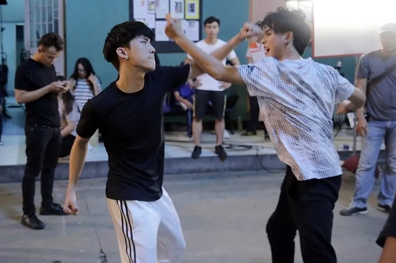 Xin đừng đánh nhau meme mang đến sự hài hước và gần gũi