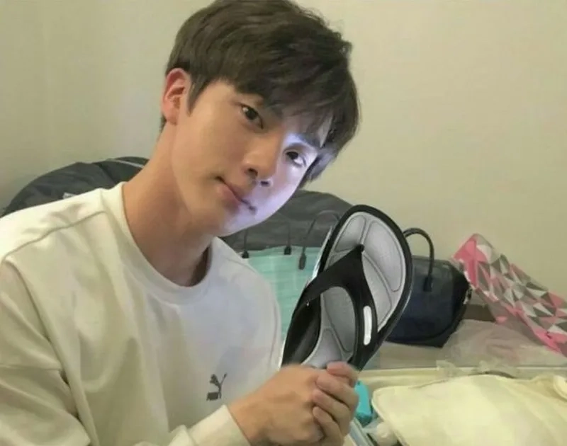 Ảnh meme đánh nhau thu hút sự chú ý với những tình huống thú vị