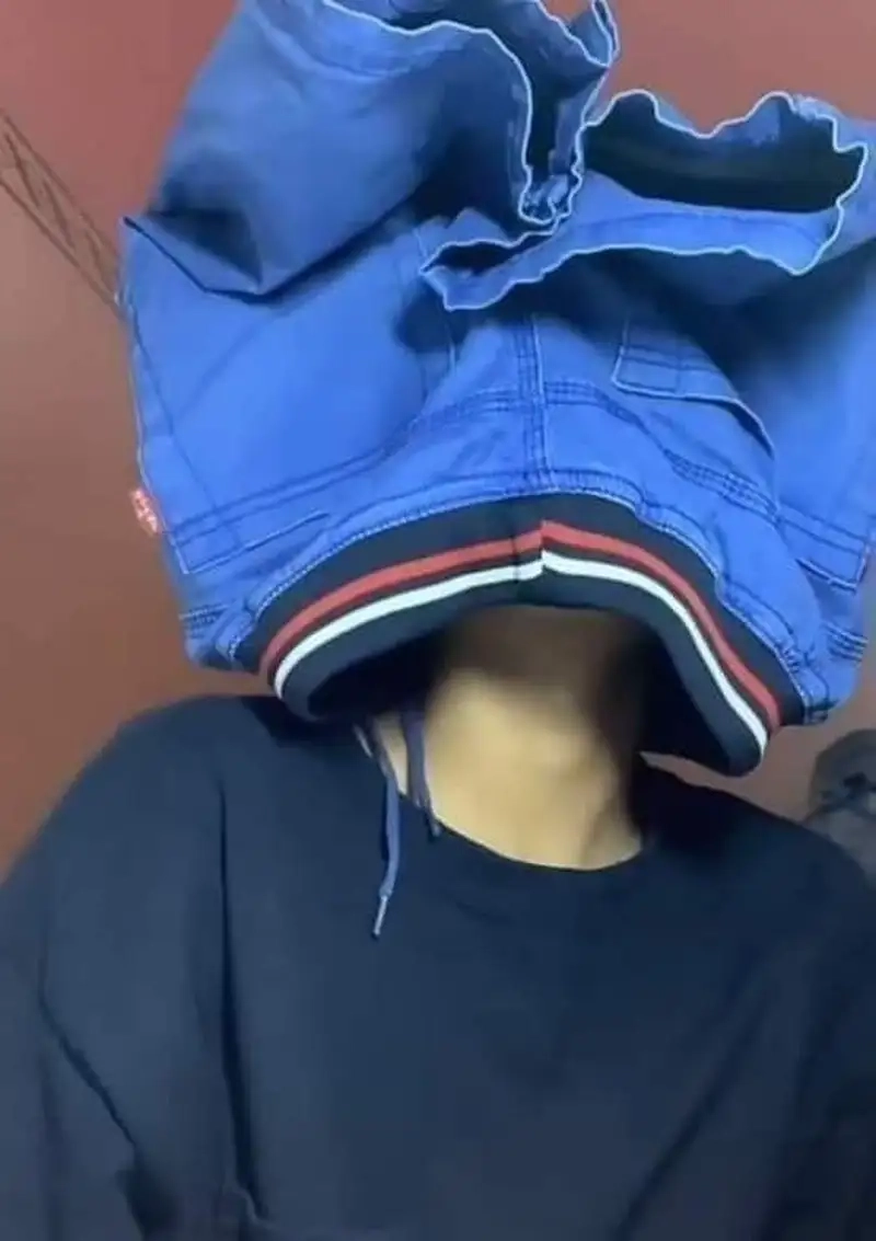 Meme kéo quần tạo nên sự hài hước và thú vị