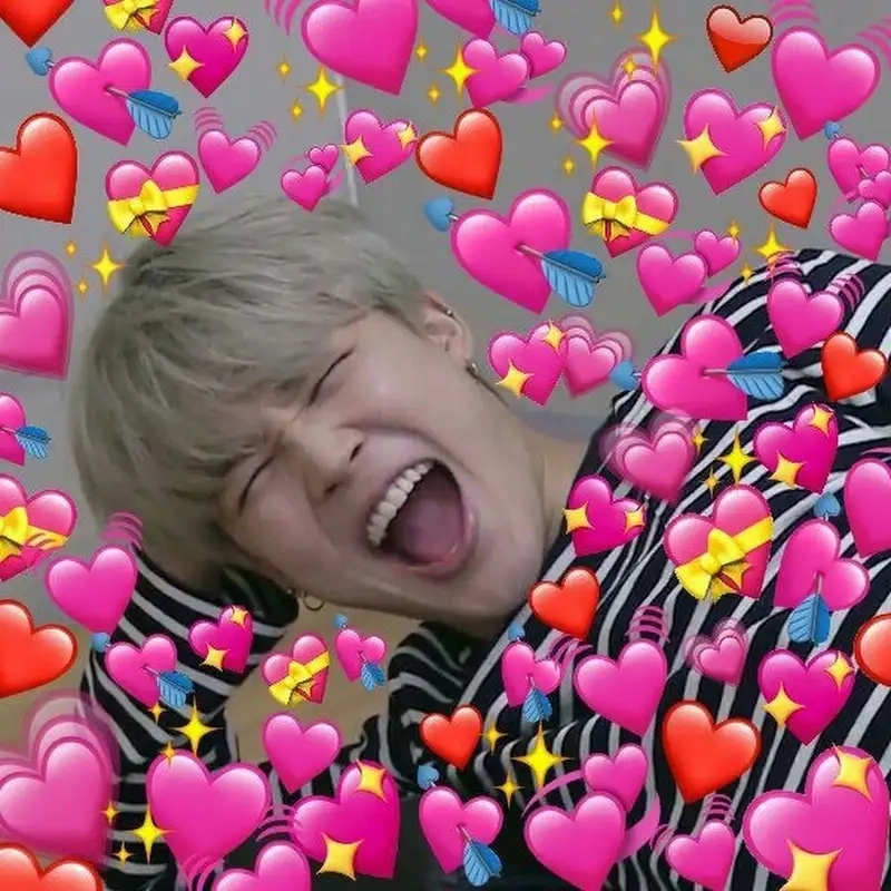 Mèo ngất xỉu meme trái tim mang đến sự hài hước và đáng yêu