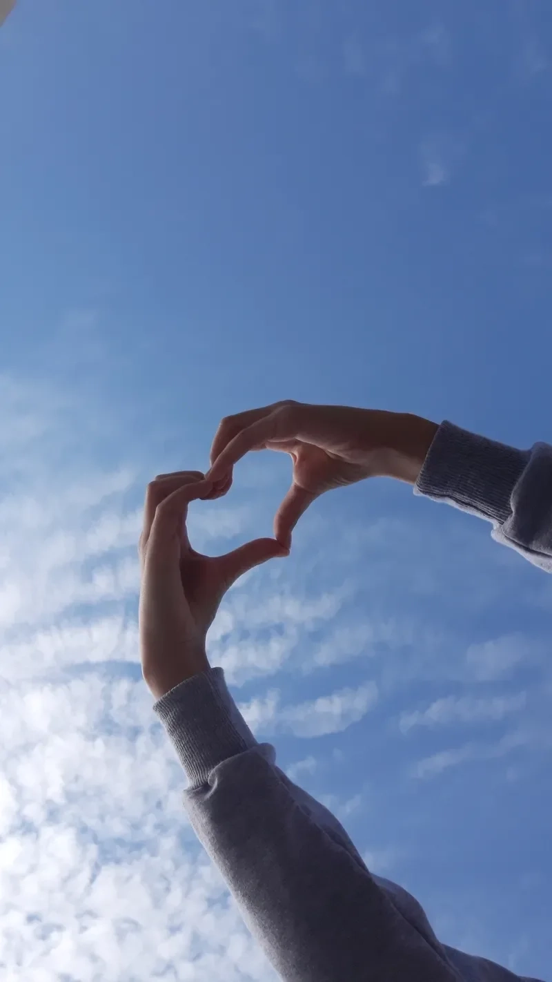 Ảnh trái tim làm hình nền sẽ làm cho không gian của bạn thêm phần đặc biệt