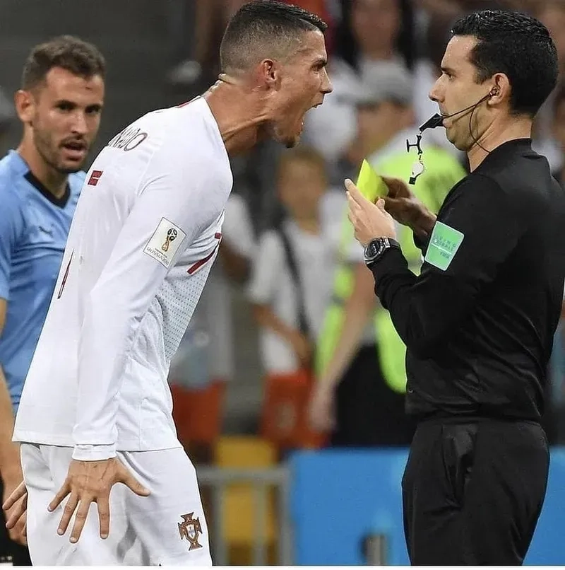 Meme messi vs ronaldo mang lại tiếng cười cho những ai yêu thích hài hước