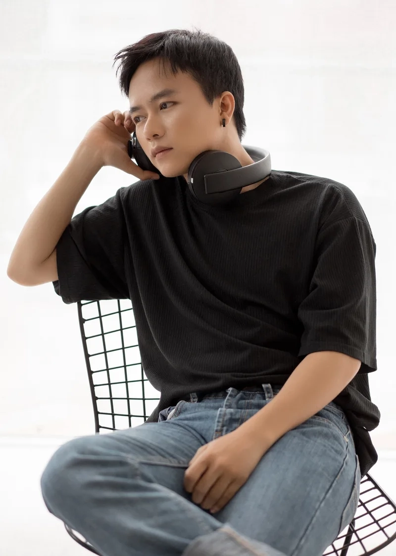 Tiểu sử Bùi Công Nam mang đến cái nhìn sâu sắc về cuộc đời anh