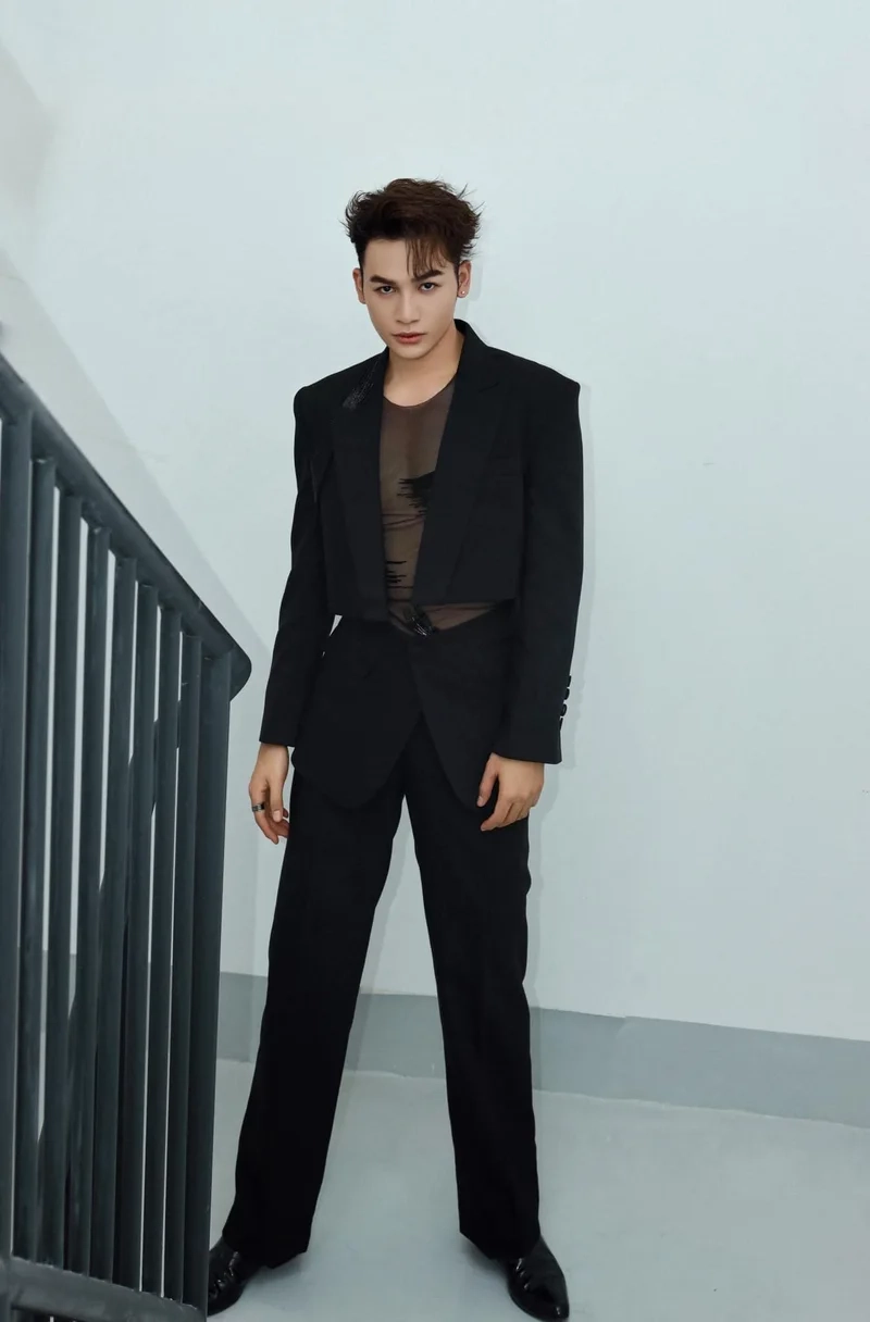 Ali hoàng dương facebook là nơi anh chia sẻ những khoảnh khắc đời thường