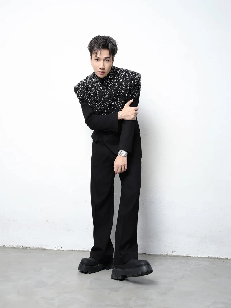 Lou hoàng list sẽ giúp bạn tìm hiểu thêm về các bài hát của anh