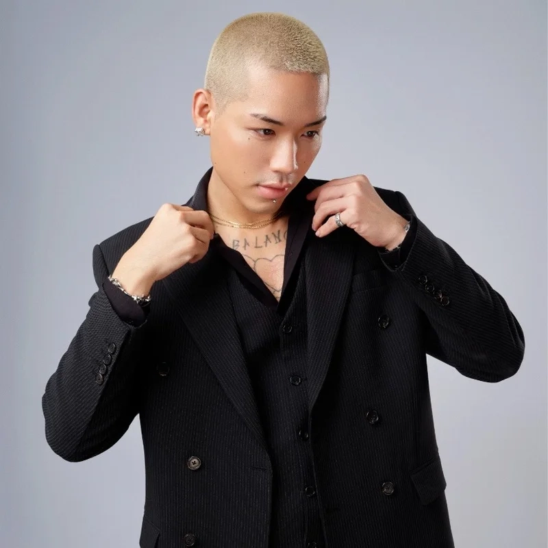 Wean lê profile sẽ giúp bạn tìm hiểu thêm về anh