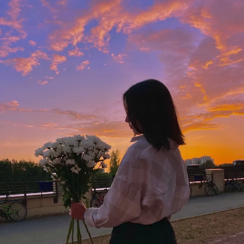 Ảnh chụp sau lưng đẹp tóc ngắn tạo nên những bức ảnh ấn tượng