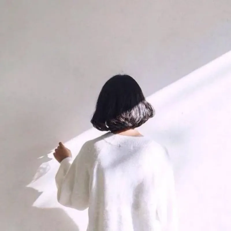 Ảnh chụp đằng sau lưng tạo cảm giác gần gũi và thân thuộc