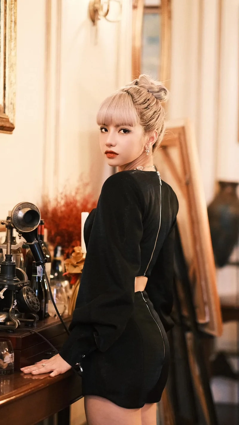 Loạt ảnh ciin mặc váy ngắn khiến fan đứng ngồi không yên