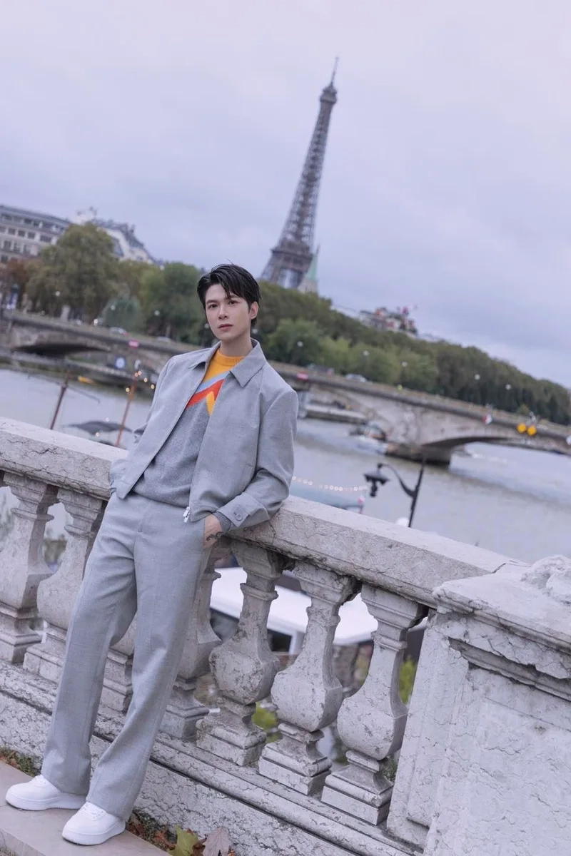 Diễn viên anh tú atus mang lại sự thu hút và cá tính