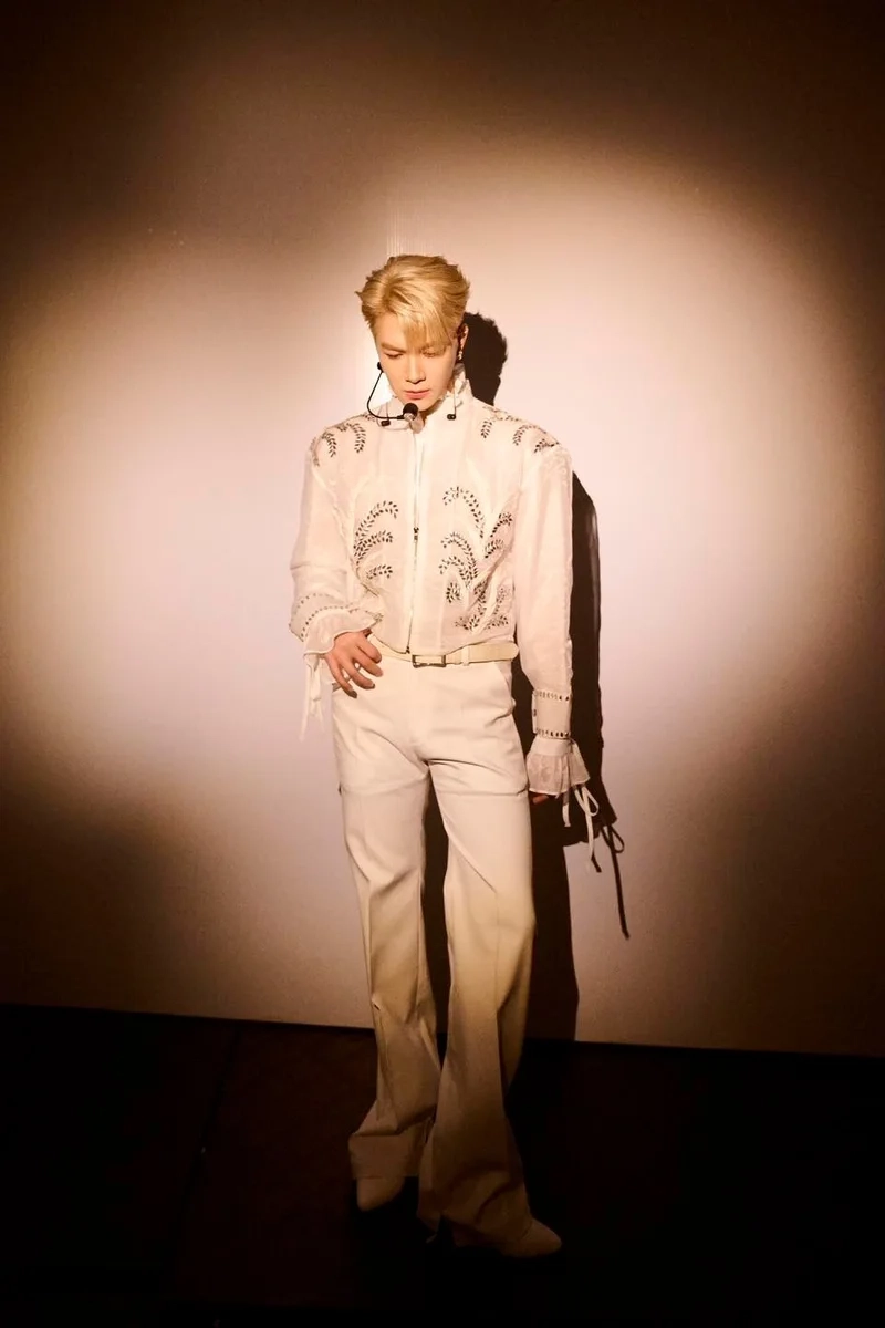 Anh tú atus nỗi đau đính kèm tạo cảm xúc sâu lắng cho người nghe