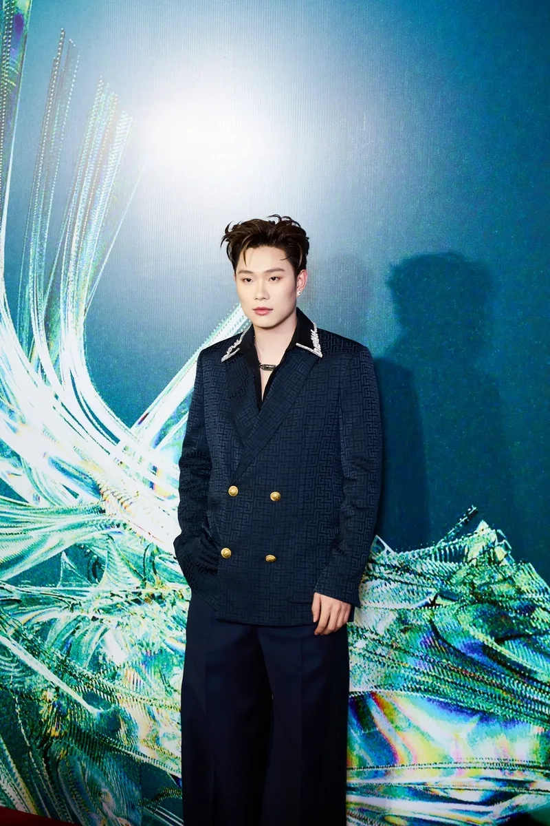 Dương domic ảnh đẹp tạo không gian sống động cho người hâm mộ