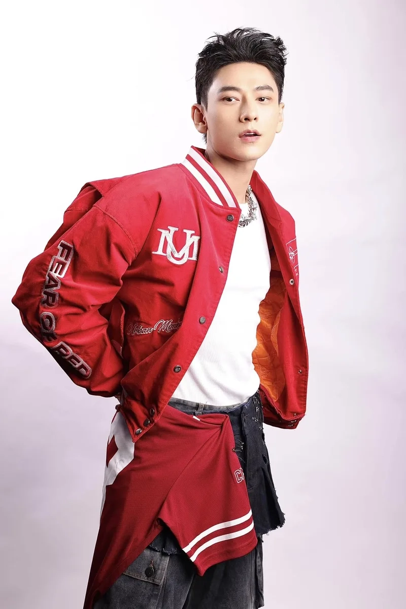 Isaac ngày sinh là thông tin thú vị cho người hâm mộ