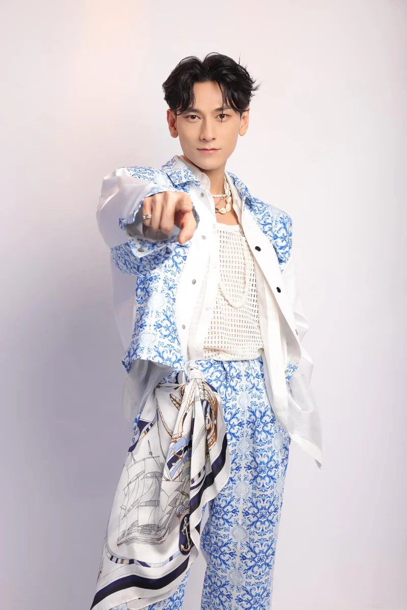 Isaac đẹp trai luôn khiến fan phải ngưỡng mộ