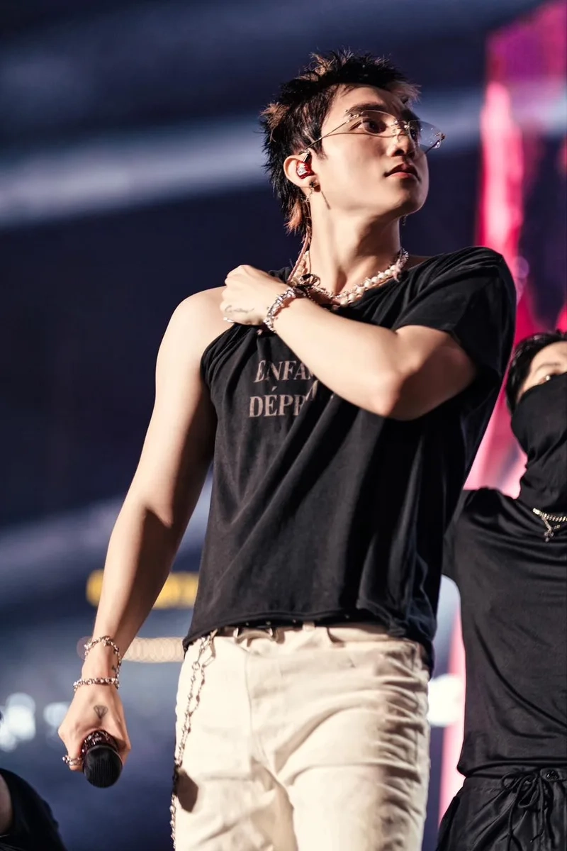 Hình sơn tùng mtp tạo không gian sống động cho trang cá nhân