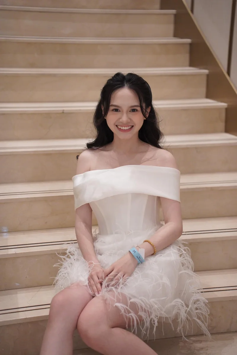 Theo dõi Facebook Đặng Thu Hà để cập nhật những khoảnh khắc mới nhất