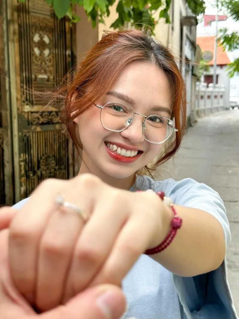 Khoảnh khắc Đặng Thu Hà được cầu hôn khiến cộng đồng mạng phát sốt