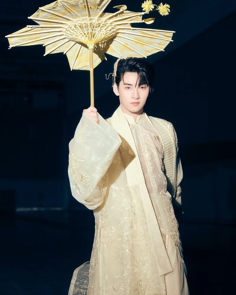 Ảnh hùng huỳnh ngầu thể hiện phong cách mạnh mẽ và cá tính