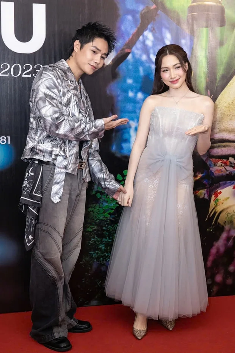 Bật tình yêu lên tăng duy tân là một ca khúc đầy năng lượng