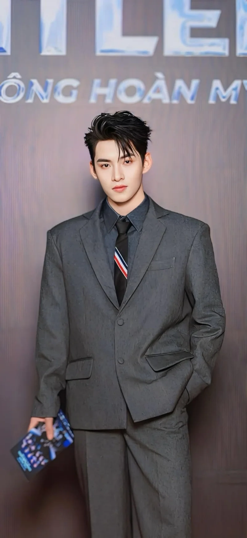 Ảnh của hùng huỳnh giúp bạn khám phá thêm về nhân vật nổi bật này