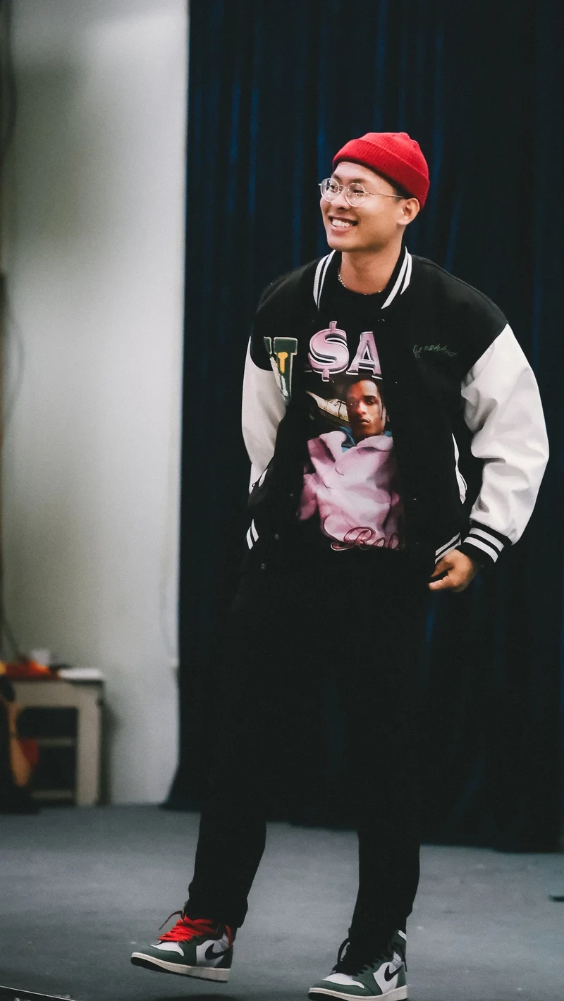 Hurrykng tuổi là câu hỏi thú vị cho fan hâm mộ