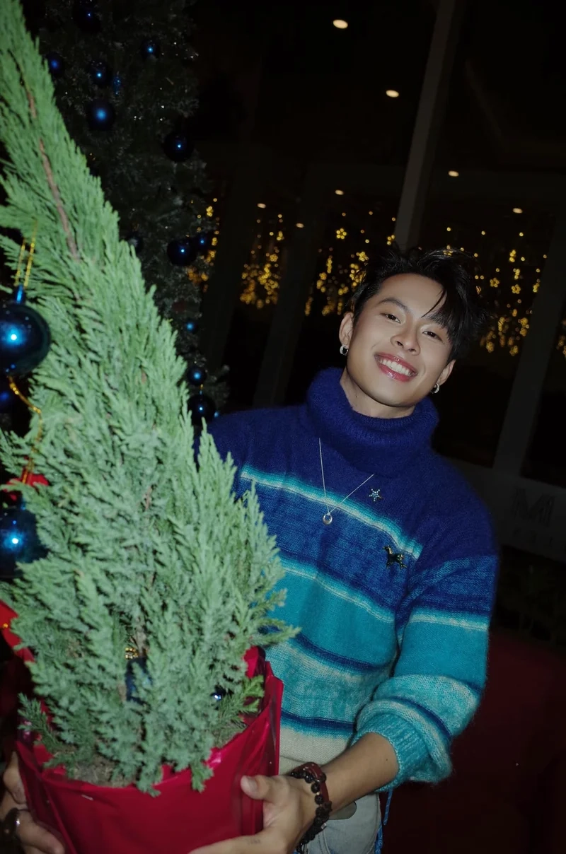 Hurrykng không yêu thêm một ai là bài hát đầy cảm xúc của anh