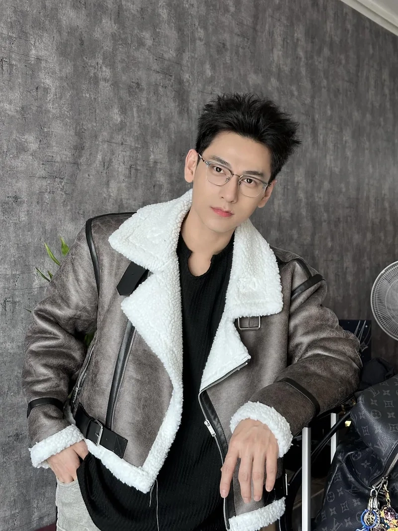 Ảnh isaac cute luôn khiến fan phải tan chảy trước vẻ đẹp của anh