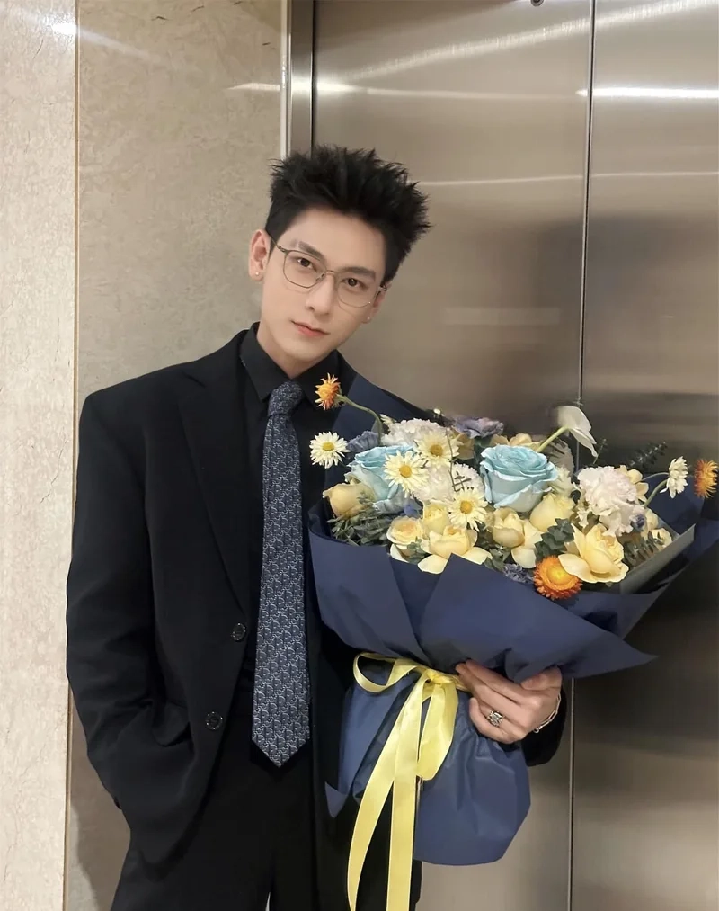 Isaac tên thật là thông tin thú vị cho người hâm mộ