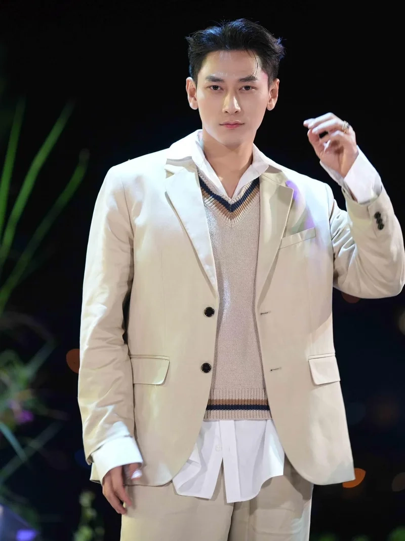 Isaac anh trai say hi mang đến những khoảnh khắc đáng nhớ