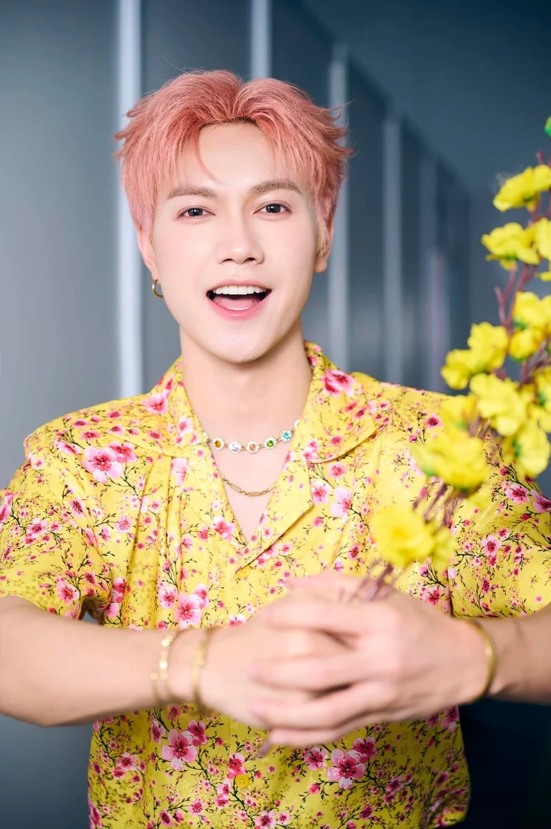 Jsoll anh trai say hi tóc hồng mang đến sự mới mẻ và thú vị