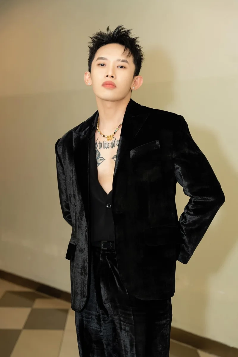 Đường vào tim em kay trần là một bản ballad đầy cảm xúc