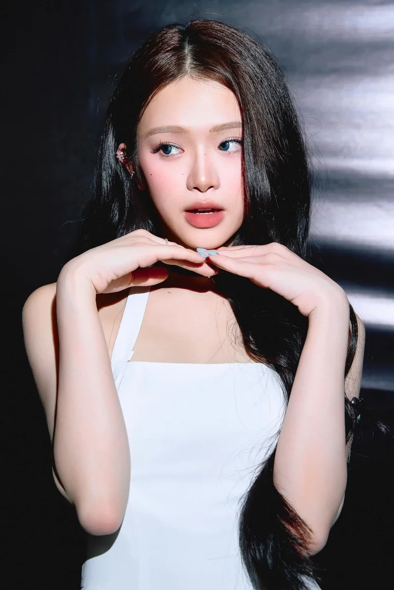 Linh ka cao bn? Cùng khám phá chiều cao của cô trong năm nay