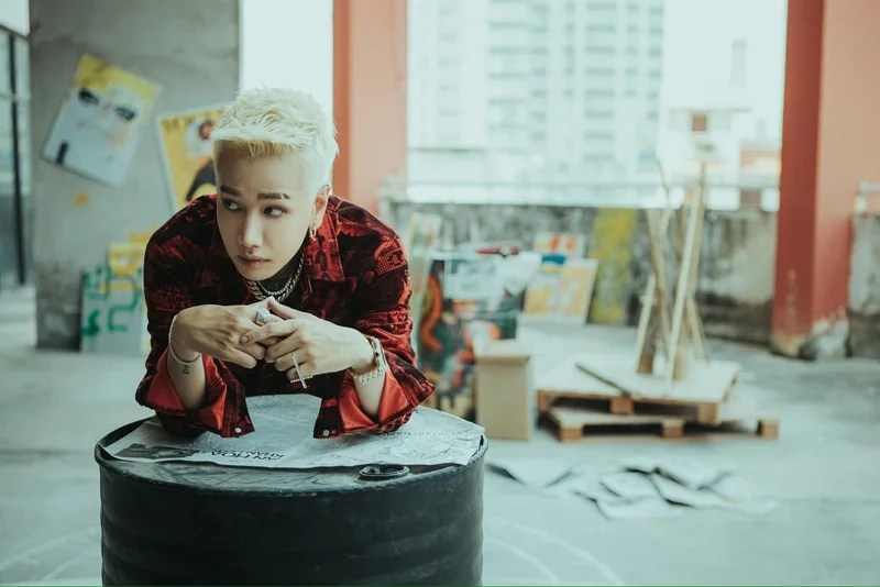 Lou hoàng atsh là một trong những sản phẩm nổi bật của anh