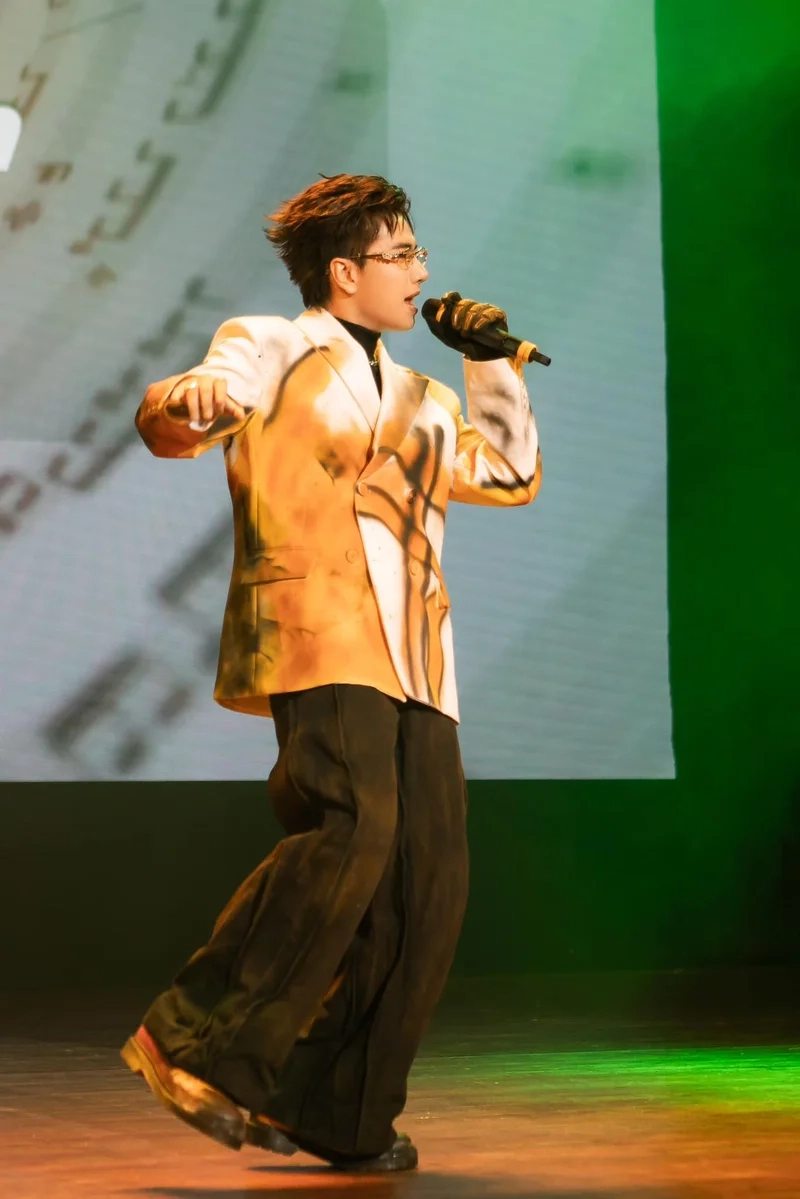 Bài hát lou hoàng mang lại nhiều cảm xúc cho khán giả