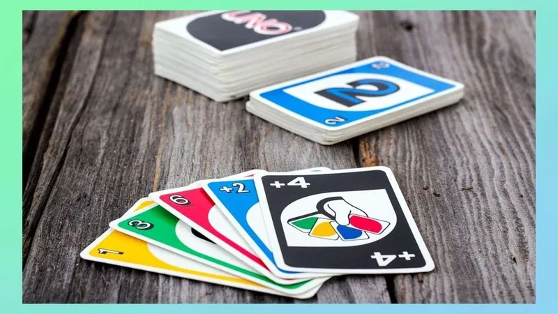 Meme lá bài uno đổi chiều khiến mọi người bật cười với sự hài hước