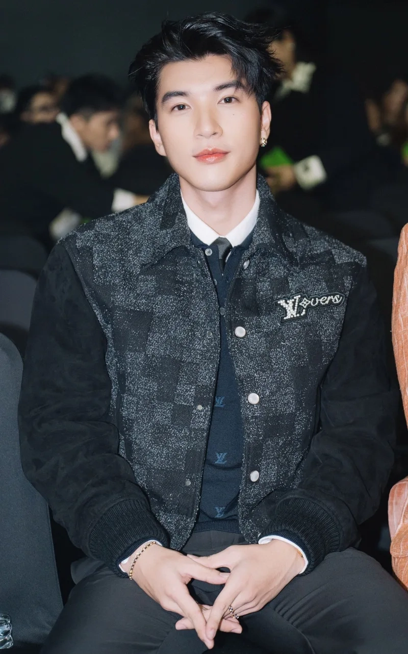 Hieuthuhai 6 múi thể hiện sự chăm sóc bản thân