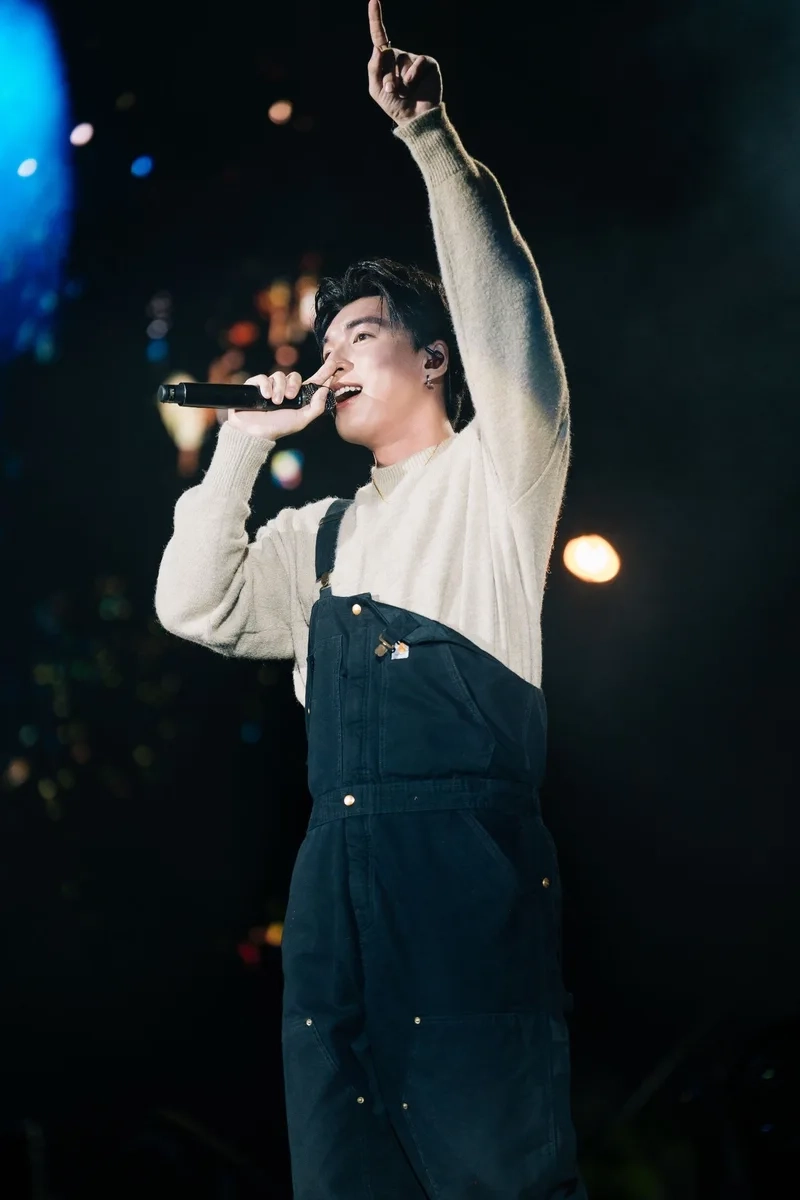 Outfit hieuthuhai thể hiện phong cách thời trang ấn tượng