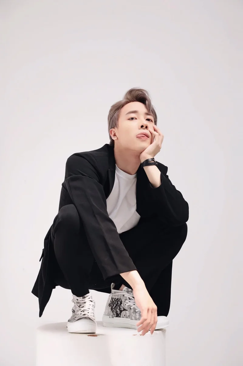 Nicky tuổi là thông tin thú vị cho người hâm mộ