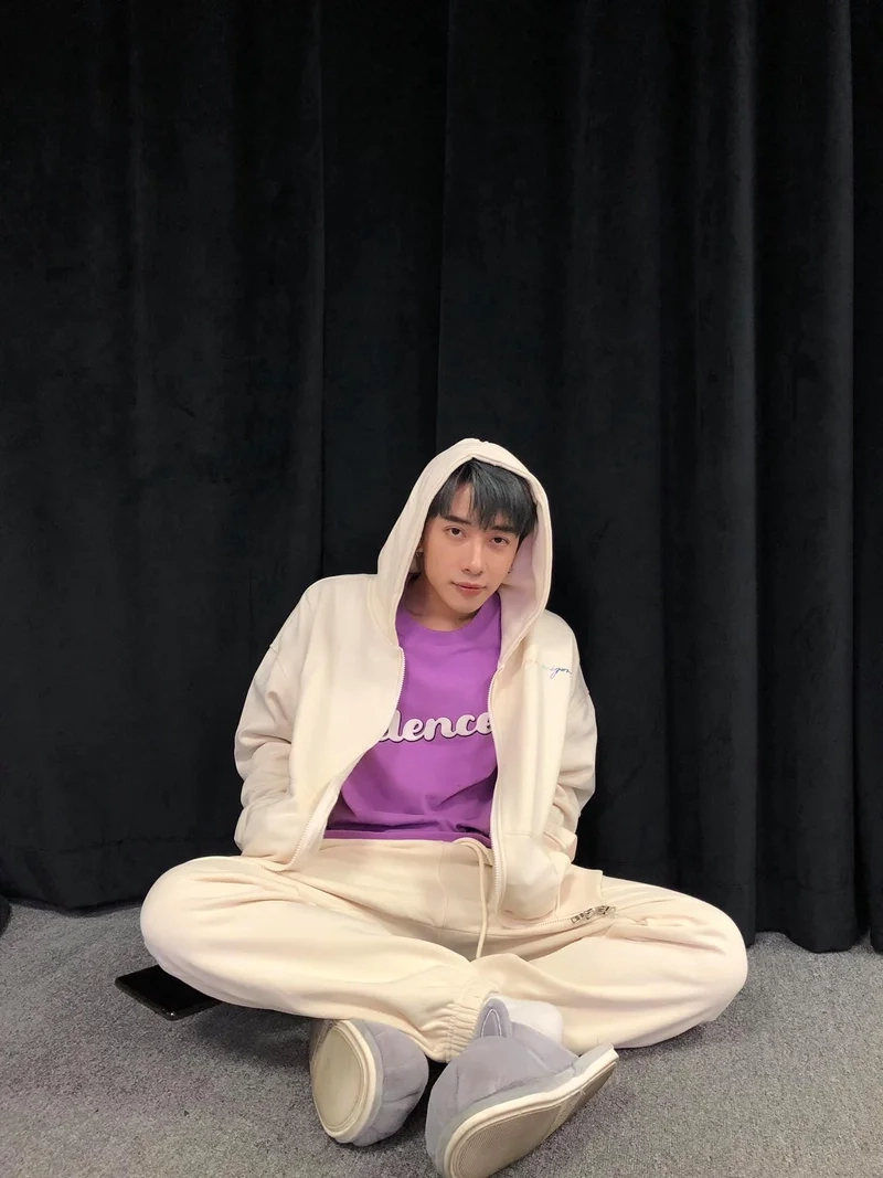 Nicky youtube là nơi anh chia sẻ những video thú vị