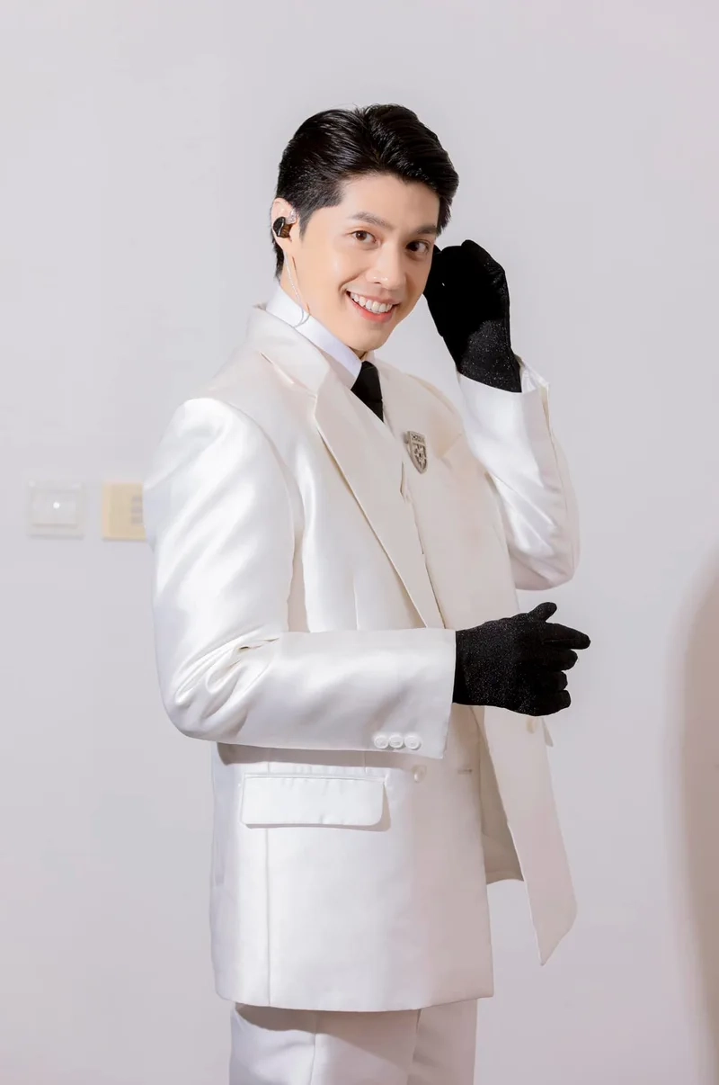 Đổi Thay Noo Phước Thịnh là một bài hát đầy tâm tư