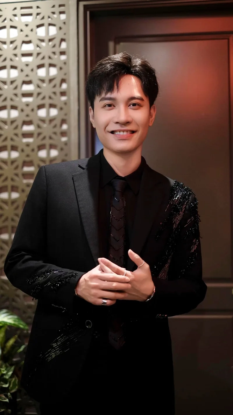 Bật tình yêu lên quang linh phạm anh duy là sản phẩm được yêu thích