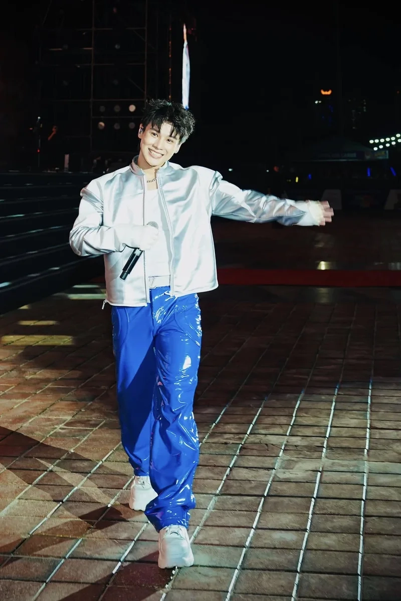 Anh Tú và Phạm Đình Thái Ngân là cặp đôi được yêu thích trong làng nhạc