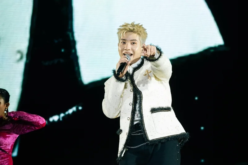 Phản bội chính mình quân ap thể hiện cảm xúc chân thật