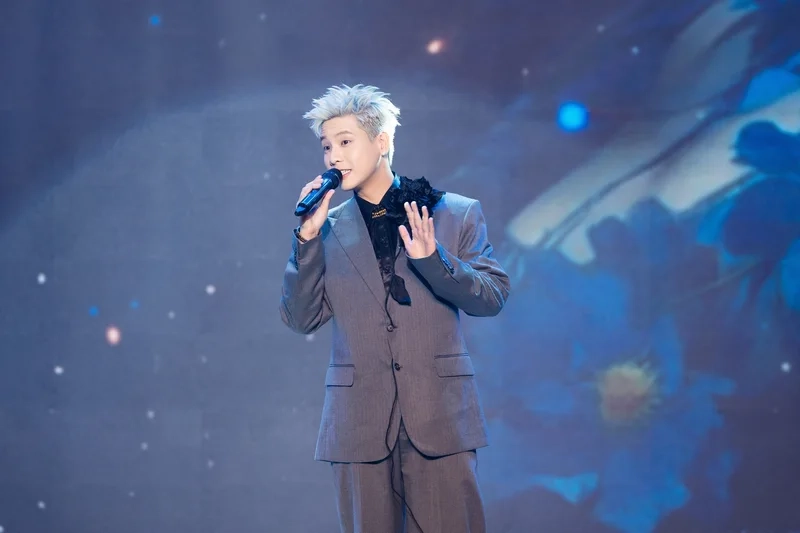 Quân ap album giúp bạn khám phá thêm về âm nhạc của anh