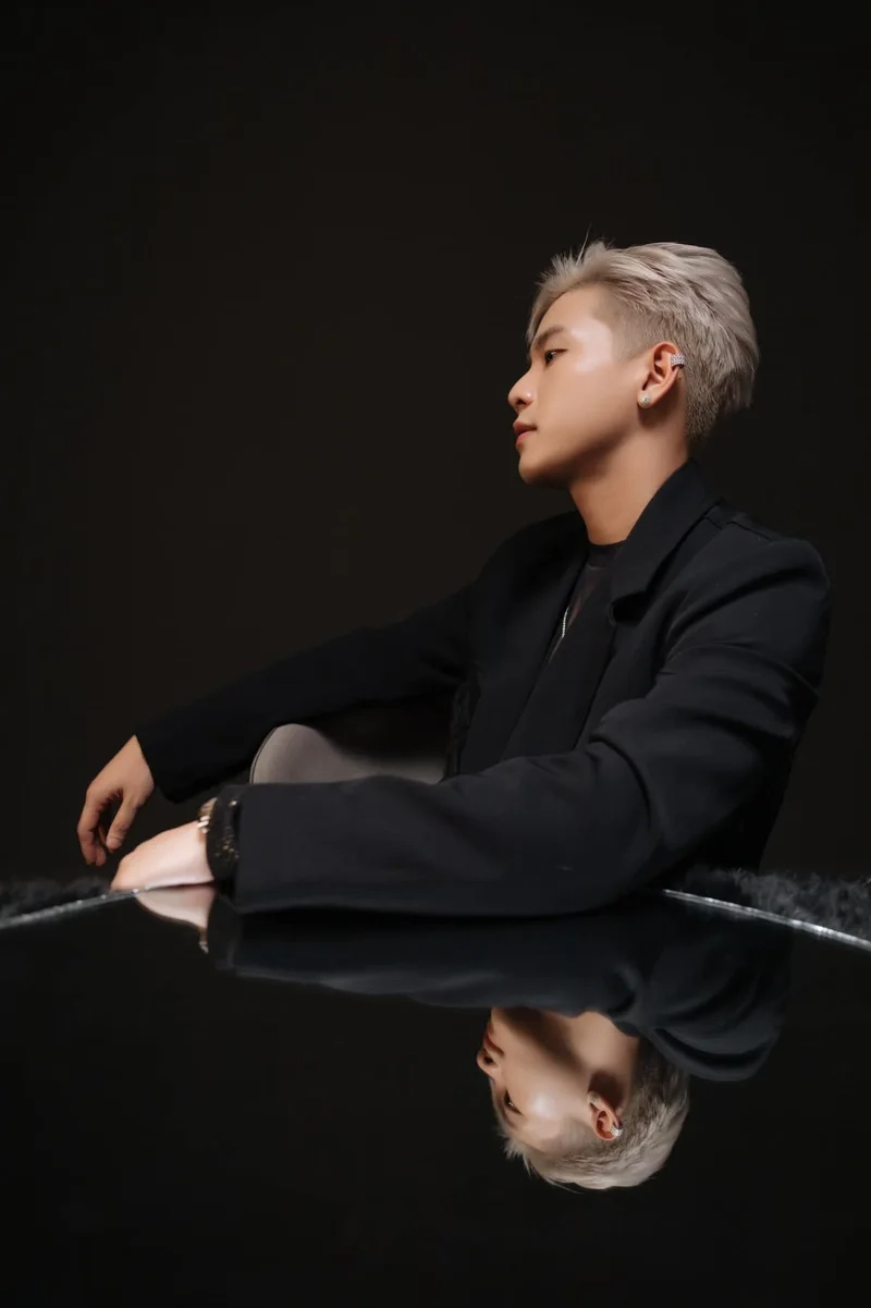 Anh trai say hi quân ap tạo không khí vui vẻ và sôi động