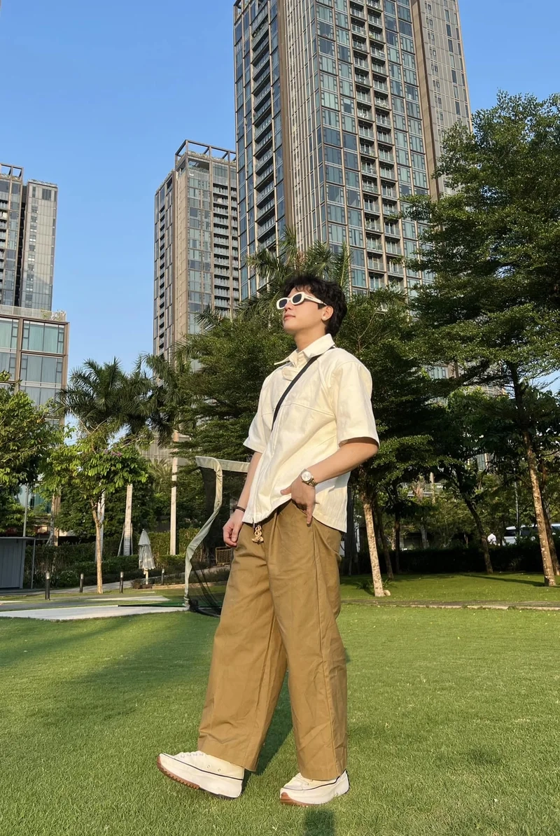 Quân ap cười tạo không gian sống động cho người hâm mộ