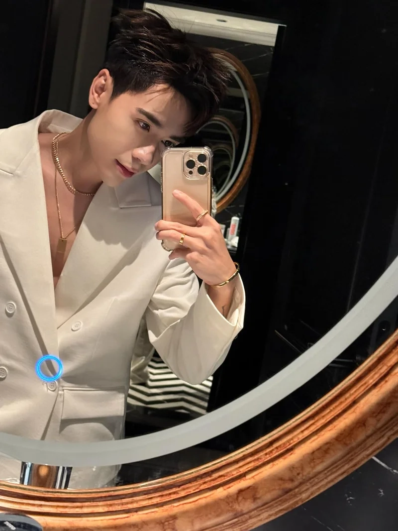 Ảnh quang hùng masterd tổng tài tạo cảm giác mạnh mẽ và tự tin